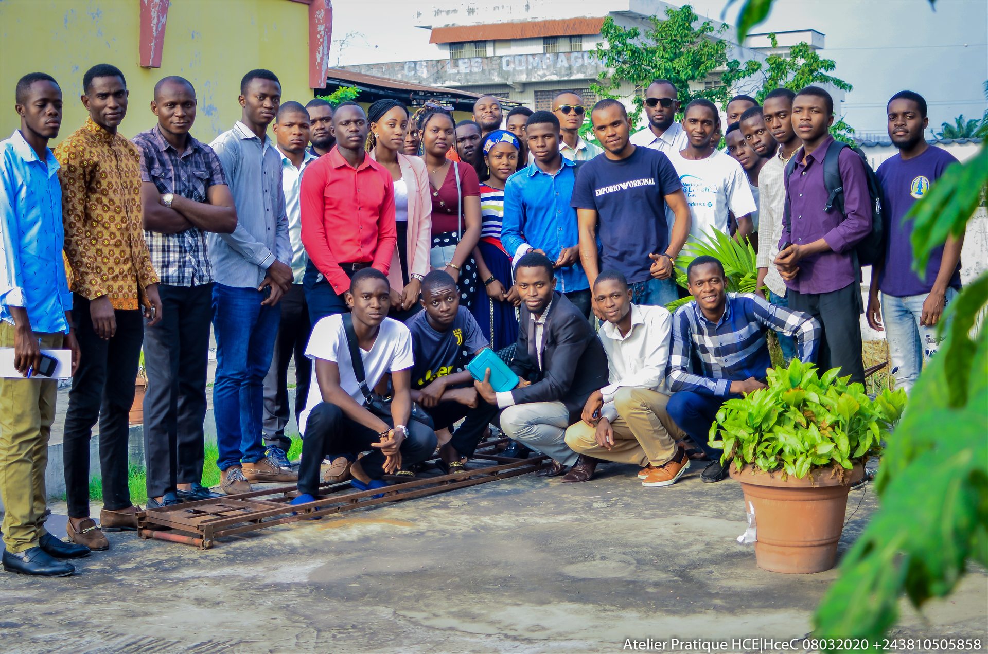 Photo de groupe à l’issue d’un atelier pratique organisé par HCE.